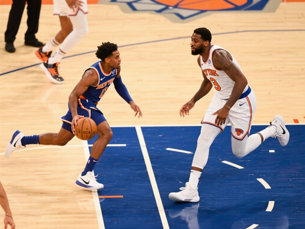 麦克丹尼尔斯抢断策动快攻 兰德尔双手霸气暴扣 断球后,麦克丹尼尔斯并没有选择单人突进,