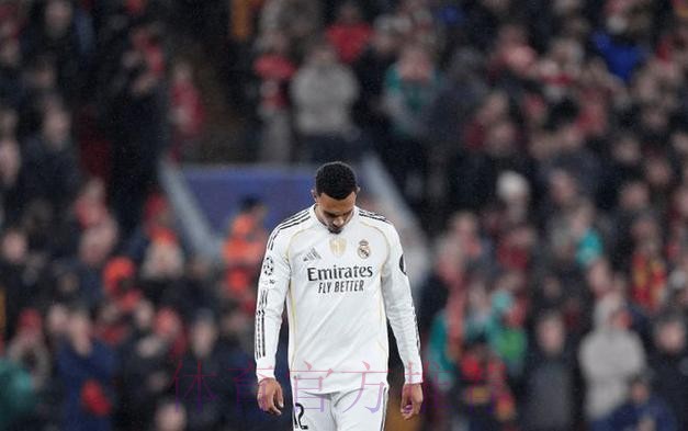 西媒:阿隆索将在欧冠做轮换 阿诺德有望首发出场 西媒:阿隆索将在欧冠做轮换 阿诺德有望首发出场